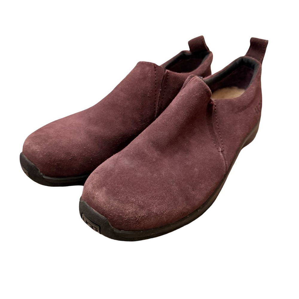 UGG womens Burgundy Slip-On Loafers size 10 - Picture 3 of 8